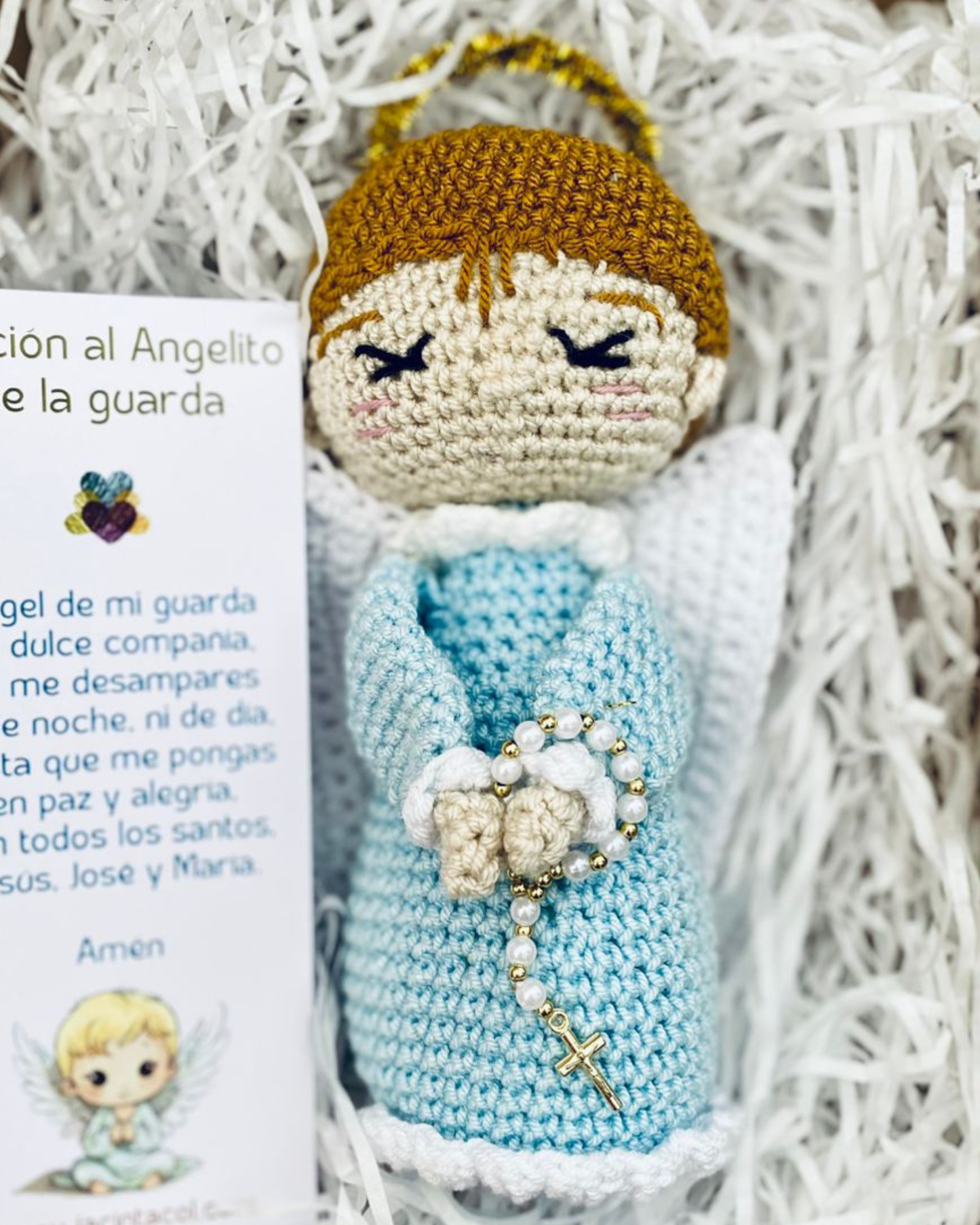 Angelito de la guarda amigurumi tejido a crochet con alas