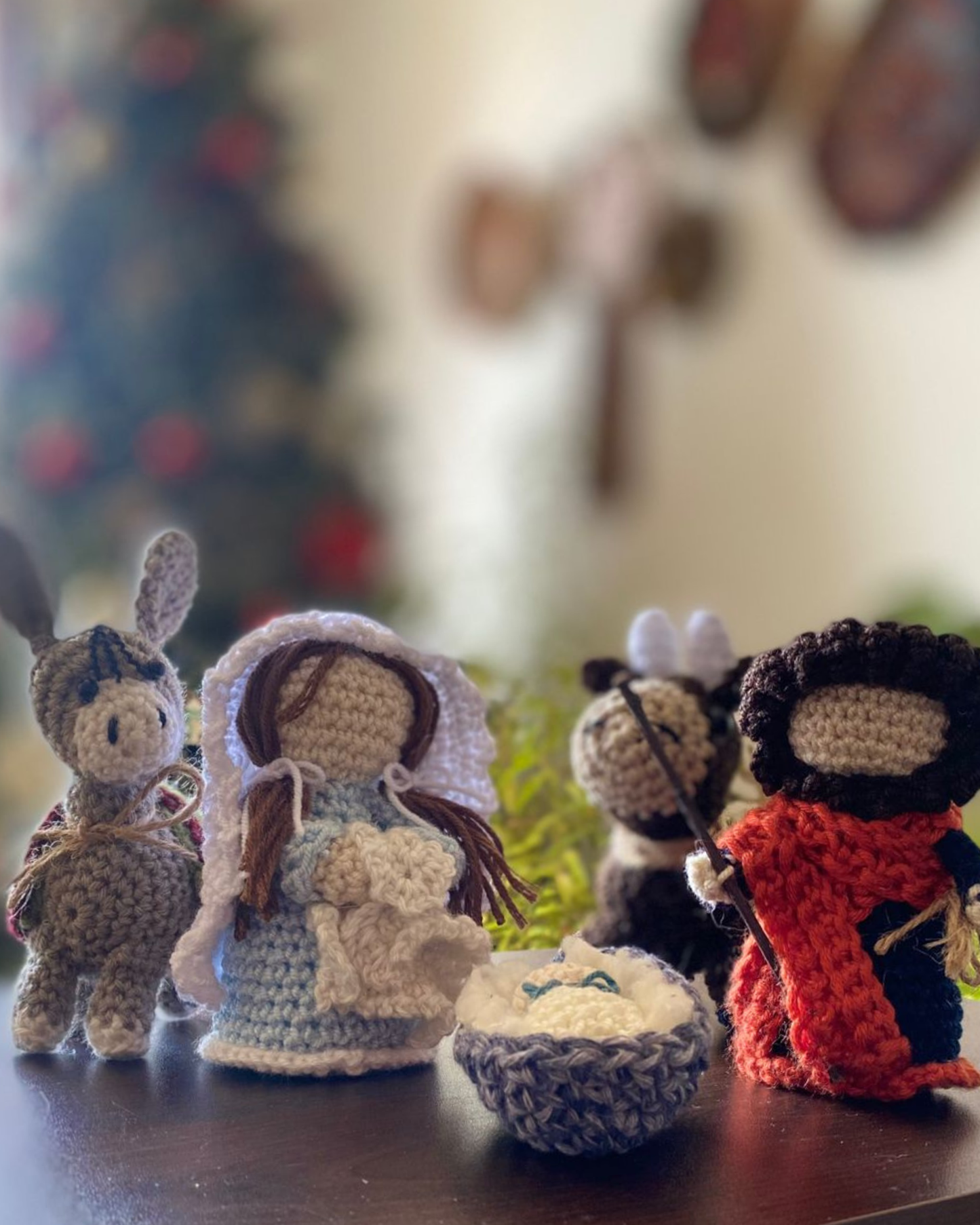 Detalle del nacimiento tejido a crochet con materiales hipoalergénicos