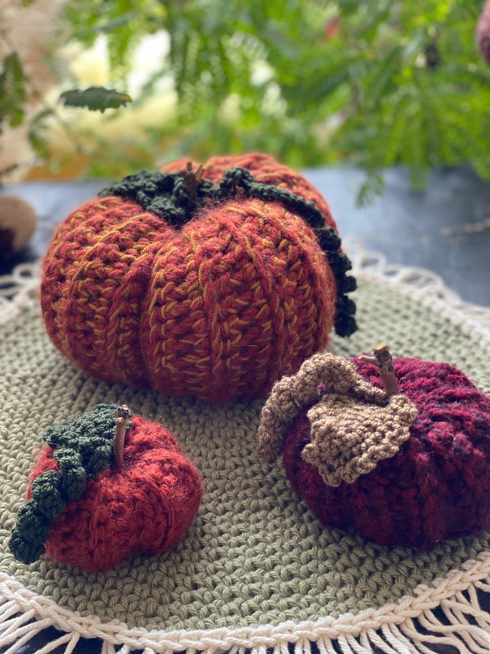 Set de tres calabazas para decoración hogar, tejidas en crochet