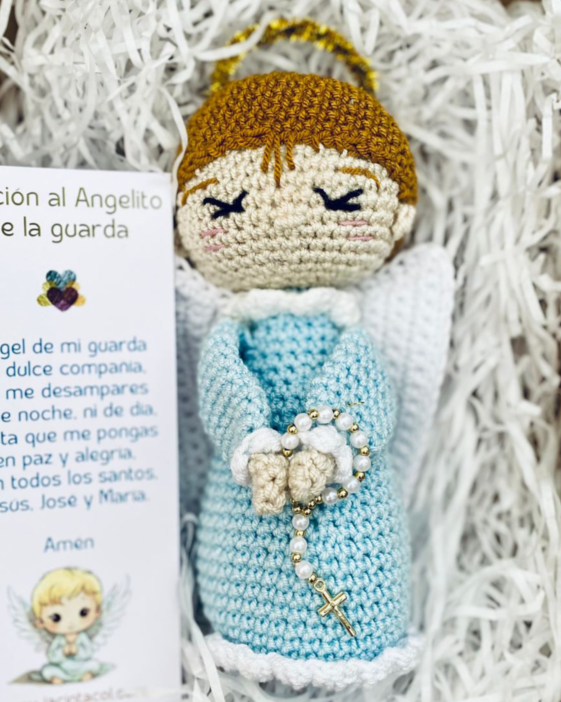 Angelito de la guarda amigurumi tejido a crochet con alas