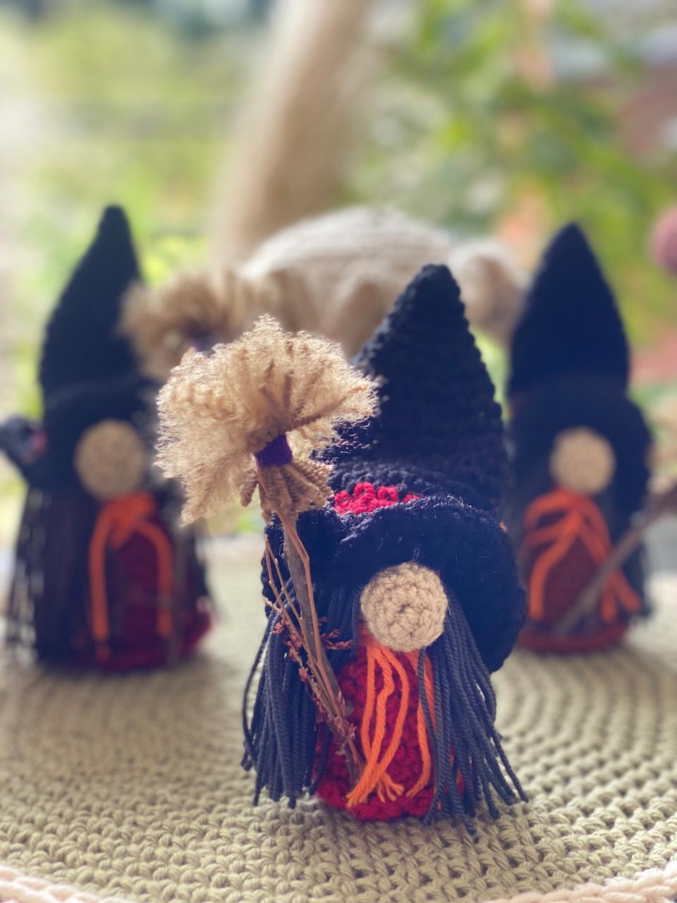 Trio de brujitas tejidas a mano para decoración del hogar