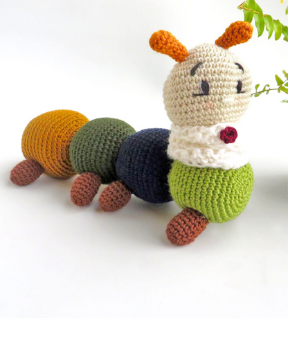 Olivia la oruga de 30cm, multicolor, tejida en crochet