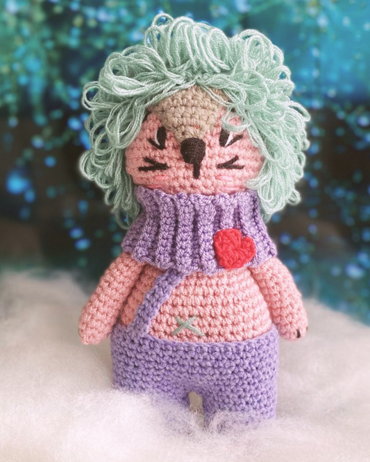 amigurumi Leonela 22cm de frente, melena verde