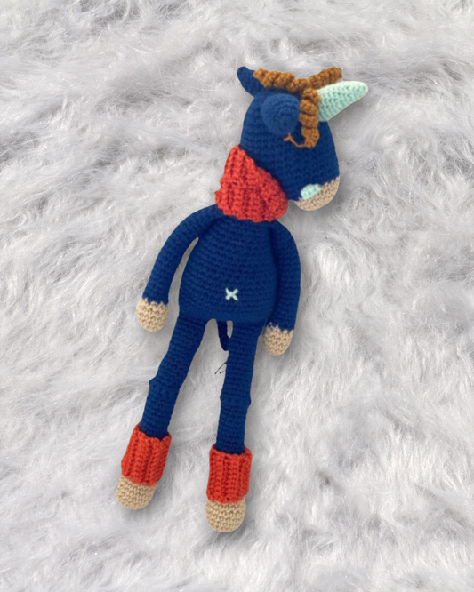 Muñeco de apego Timoteo el unicornio, hecho a mano en crochet, color azul, bufanda y calentadoras terracota, cuerno azul claro, mechones dorados, 30cm